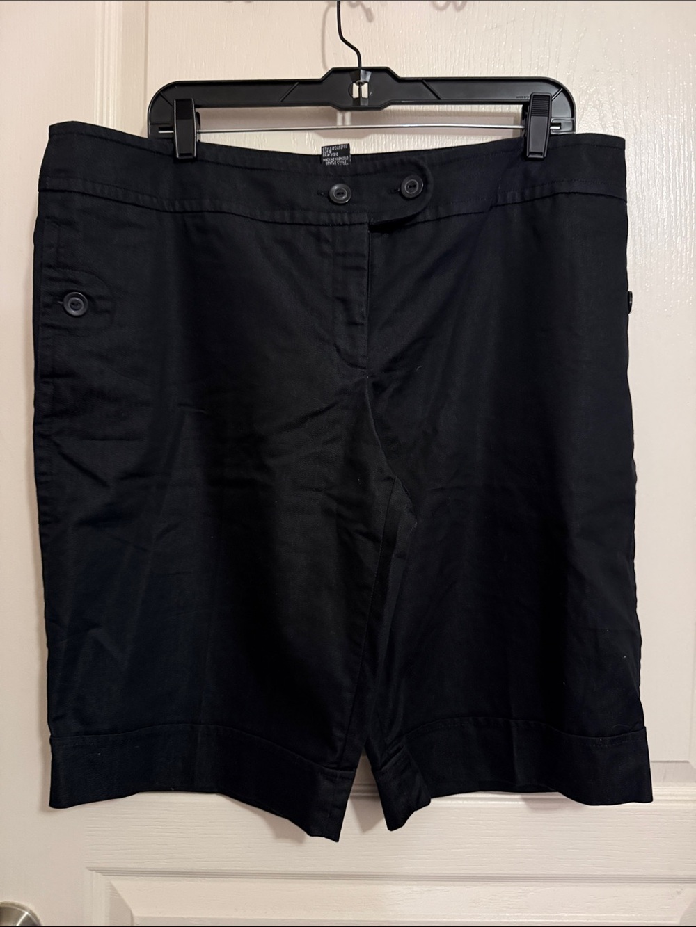 AGB Black Women's Tailored Button-Front Shorts with Cuff Sz 16